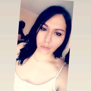 Meet your Posher, Claudia